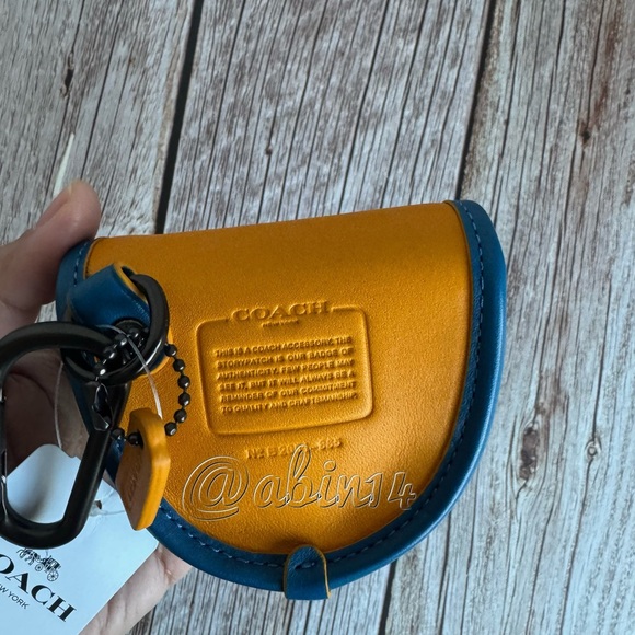 NWT Coach Mini Saddle Leather Turnlock Bag Charm - Picture 2 of 5
